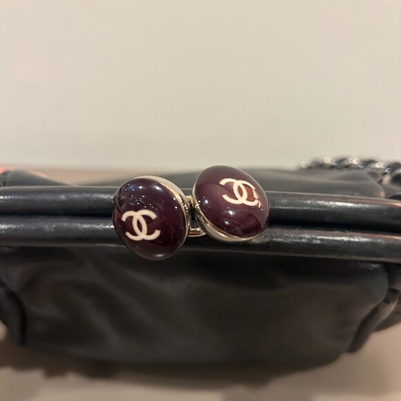 CHANEL Limited Edition Leather Purse with Twist Closure - Picture 5 of 8